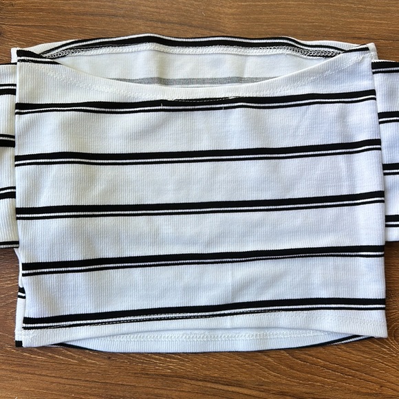 American threads striped crop top, size small - Picture 4 of 4